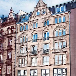 Five Elements And Capsules Frankfurt Albergue